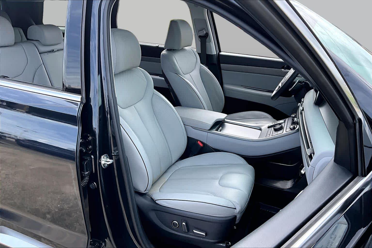 Used 2024 Moonlight Cloud Hyundai SEL 8P image 9