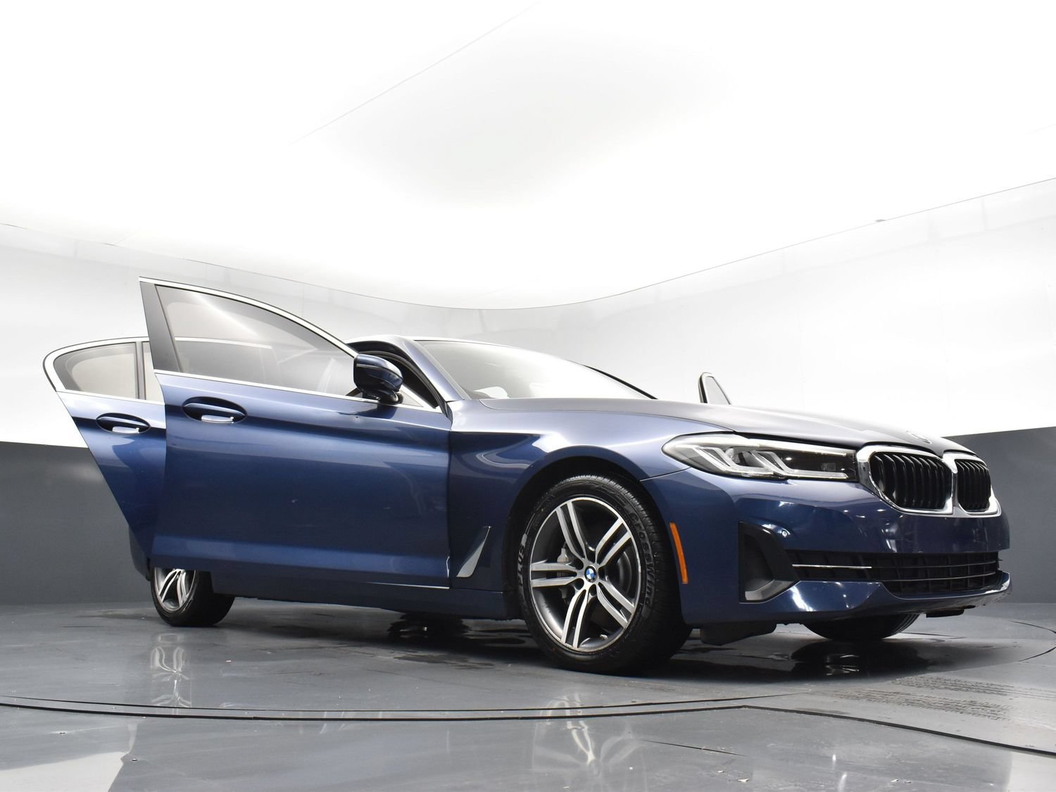 Used 2021 Phytonic Blue Metallic BMW 530i xDrive image 28
