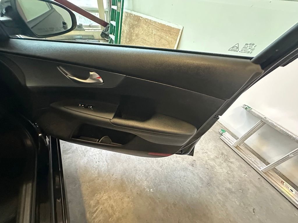 Used 2021 Black Kia LXS image 30