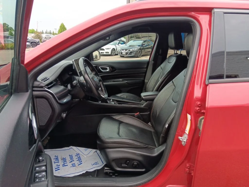Used 2022 Redline Pearlcoat Jeep Limited image 34