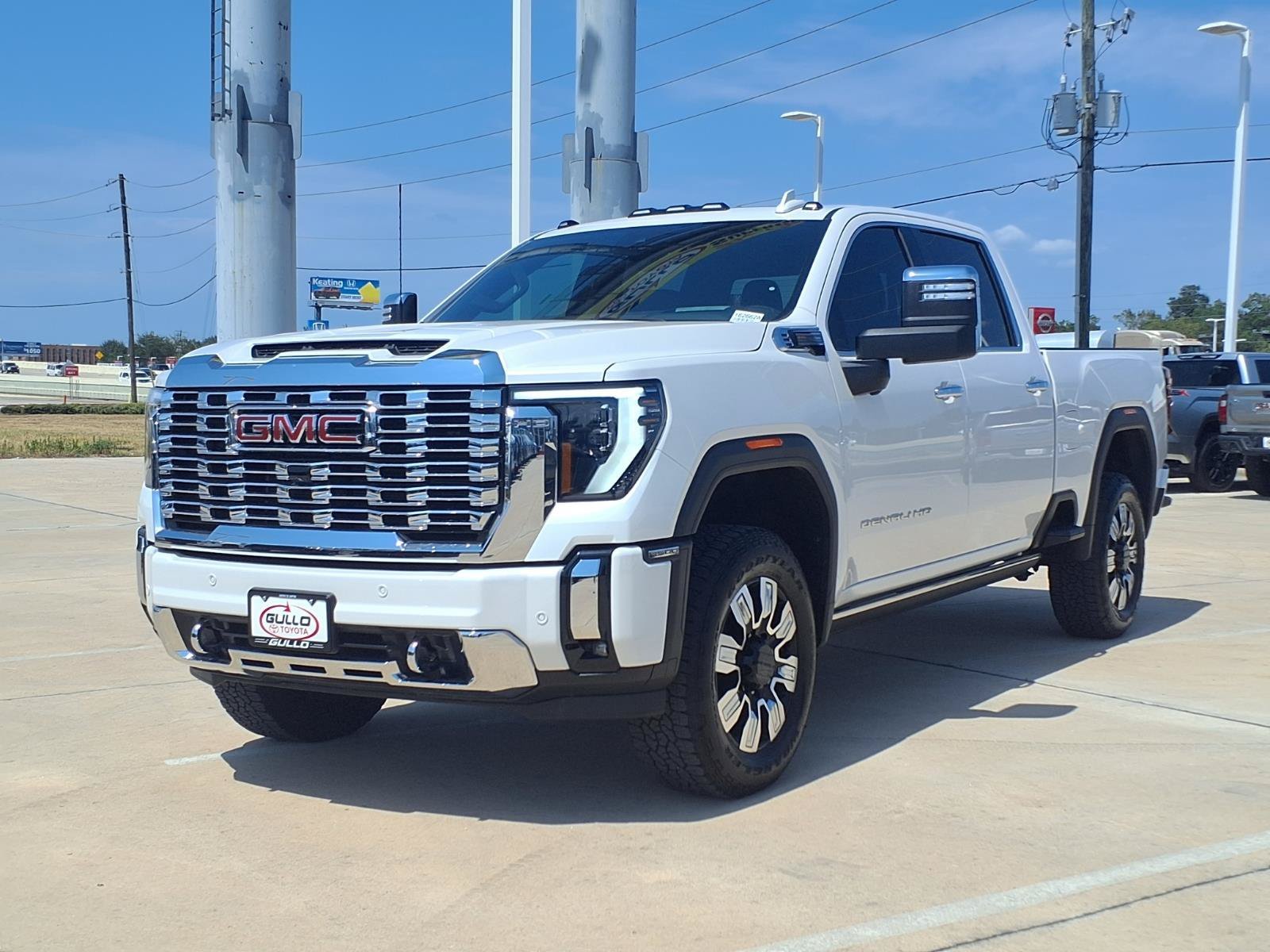 Used 2025 White Frost GMC Denali image 4