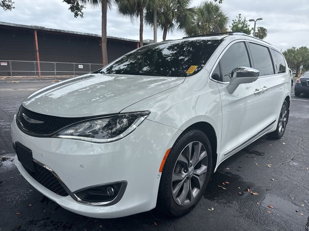 2020 Chrysler Pacifica Limited's photo