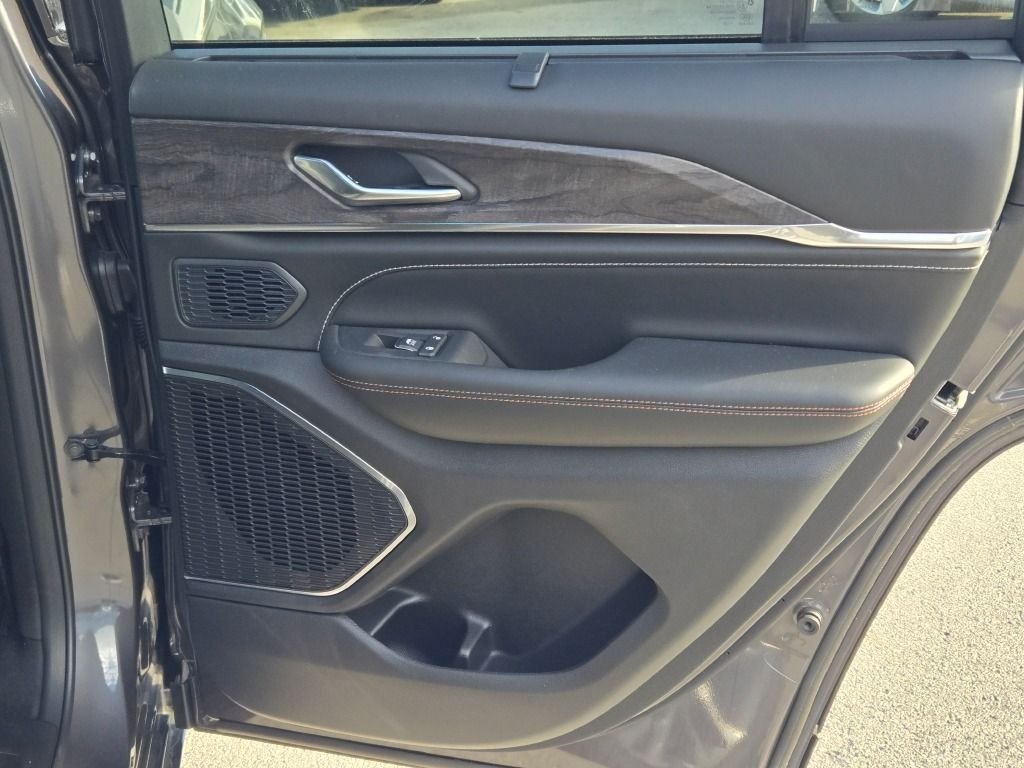 2025 Jeep Grand Cherokee Overland - Photo 8