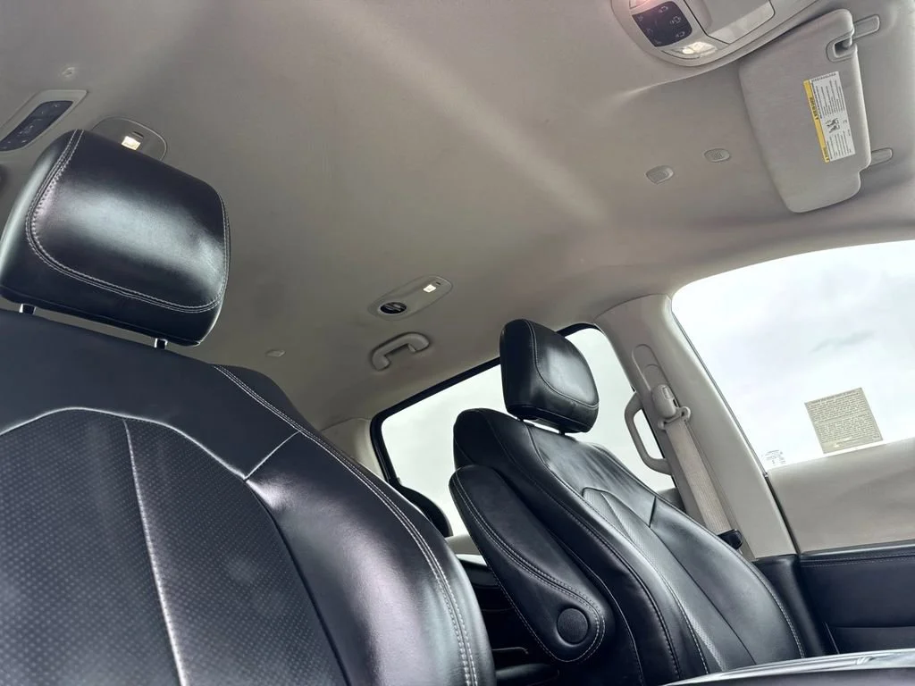Used 2023  Chrysler Hybrid Touring L image 18