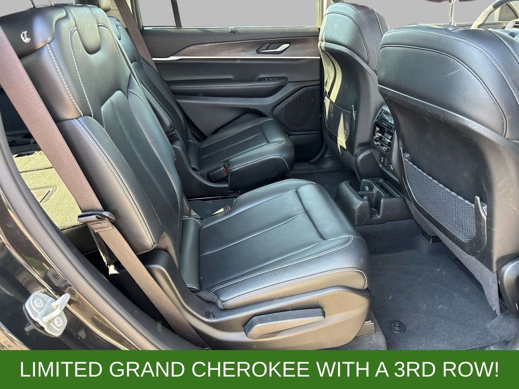 Used 2023  Jeep Limited image 17