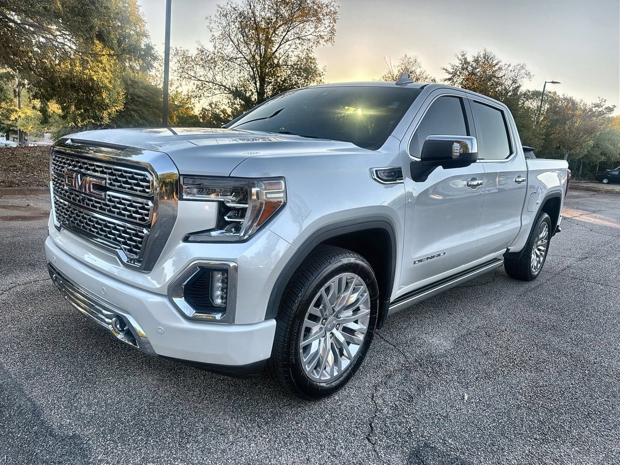Used 2019 WHITE FROST TRICOAT GMC Denali image 4