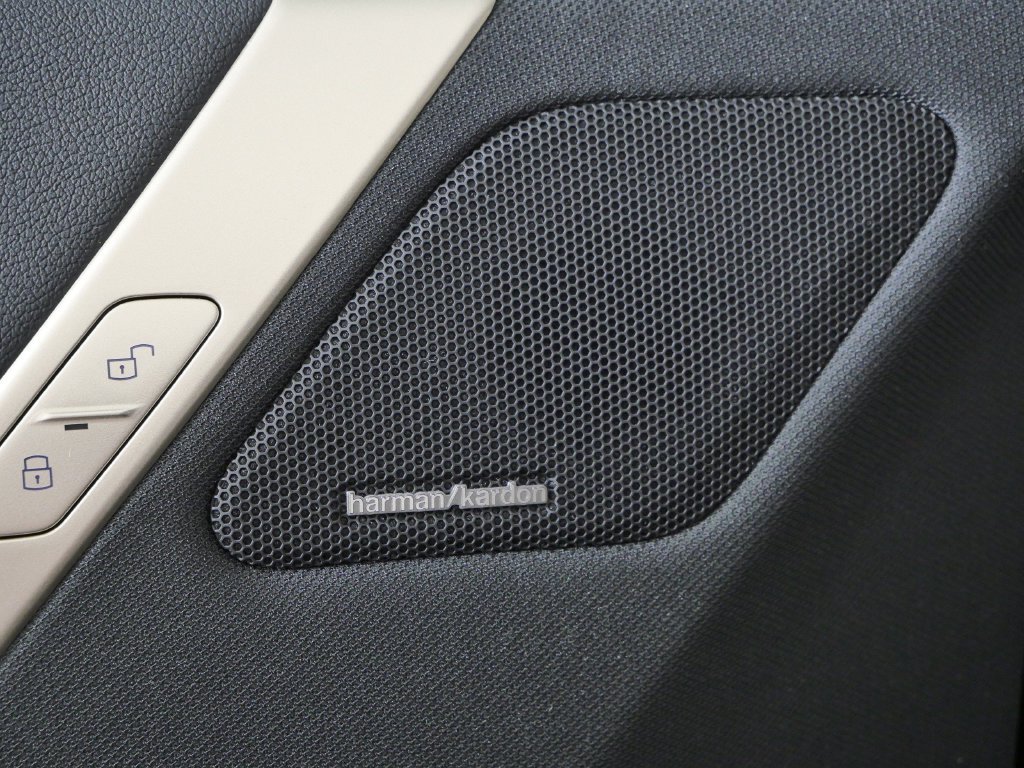Used 2024 Black BMW xDrive50 image 36