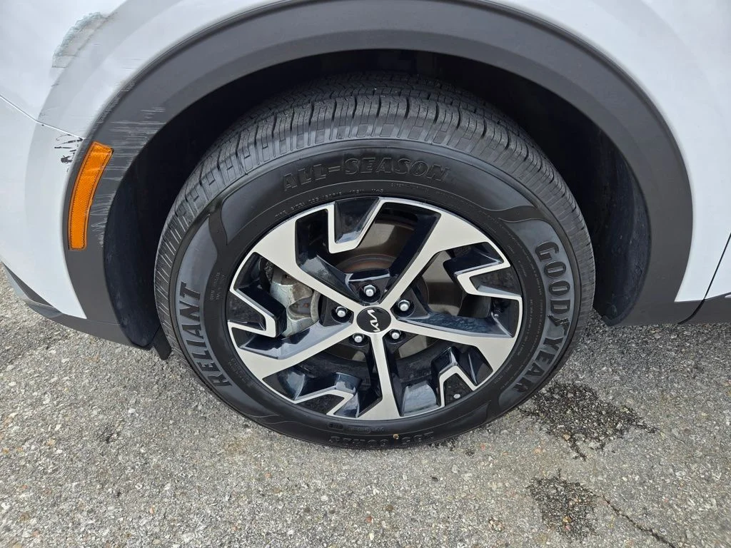 Used 2024 White Kia EX image 10