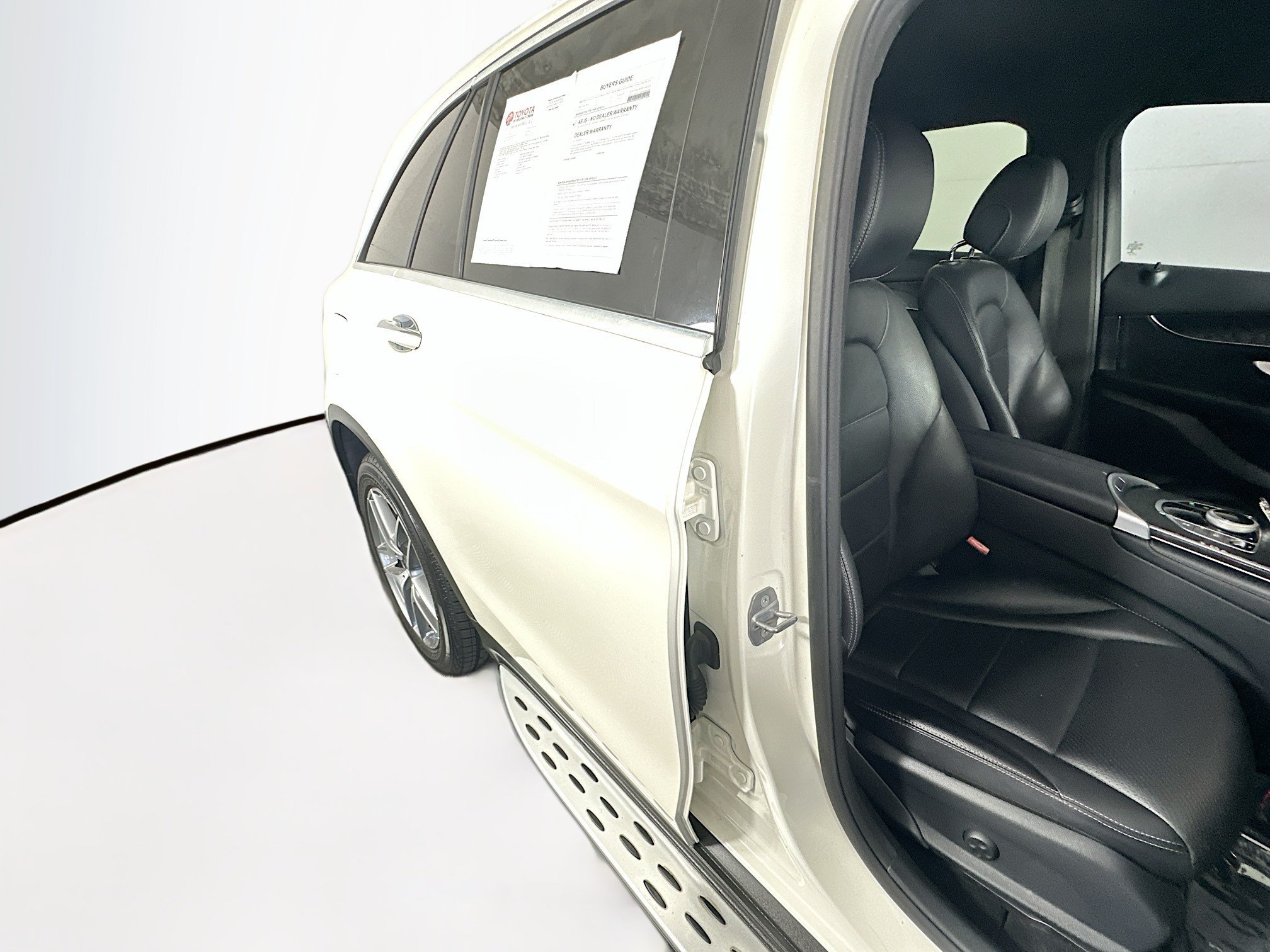 Used 2017 White Mercedes-Benz GLC 300 image 28