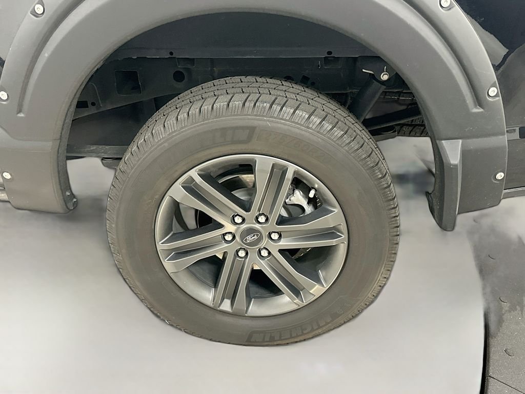 Used 2022 Black Ford Lariat image 33