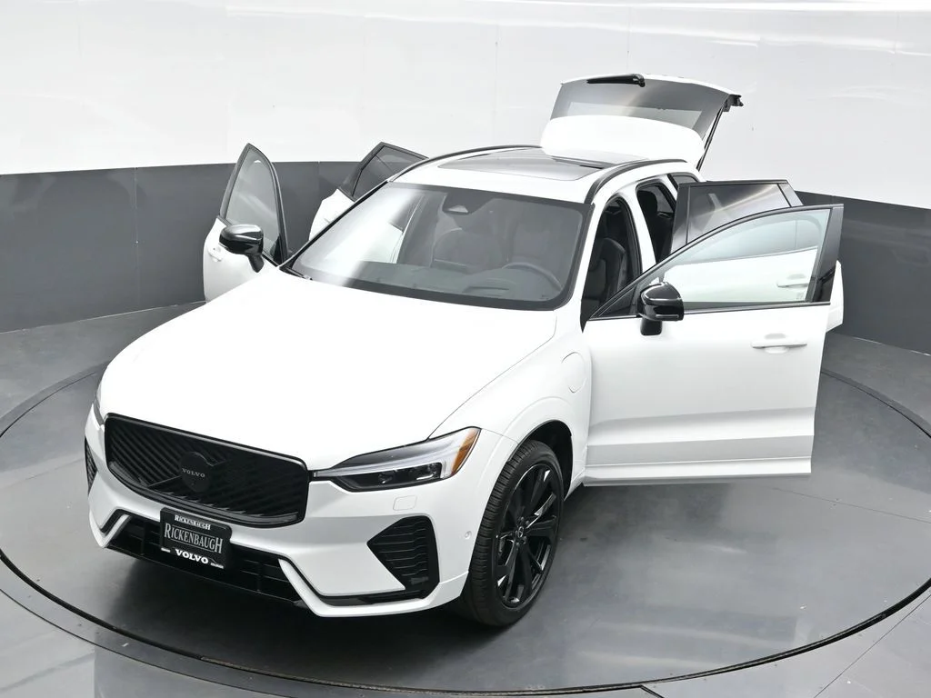 New 2026 Crystal White Volvo T8 Ultra Black Edition image 39