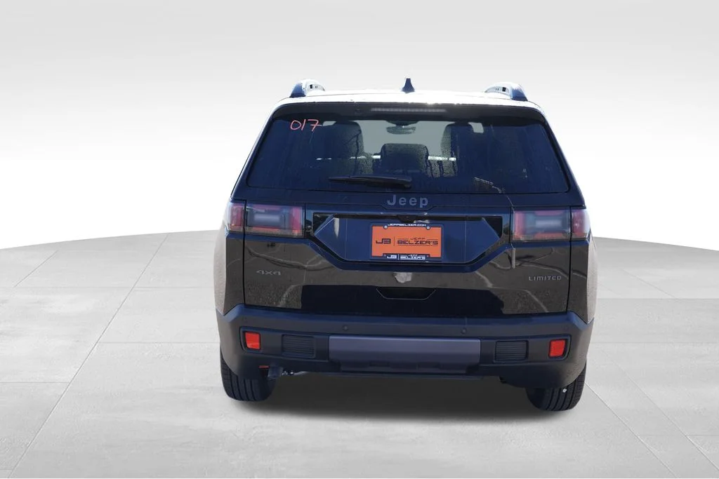 New 2026 Diamond Black Crystal Pearl-Coat Exterior Paint Jeep Limited image 4