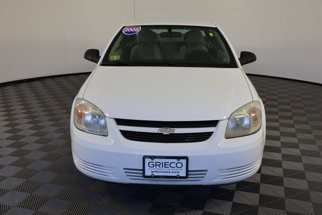 Used 2005 White Chevrolet Base image 3