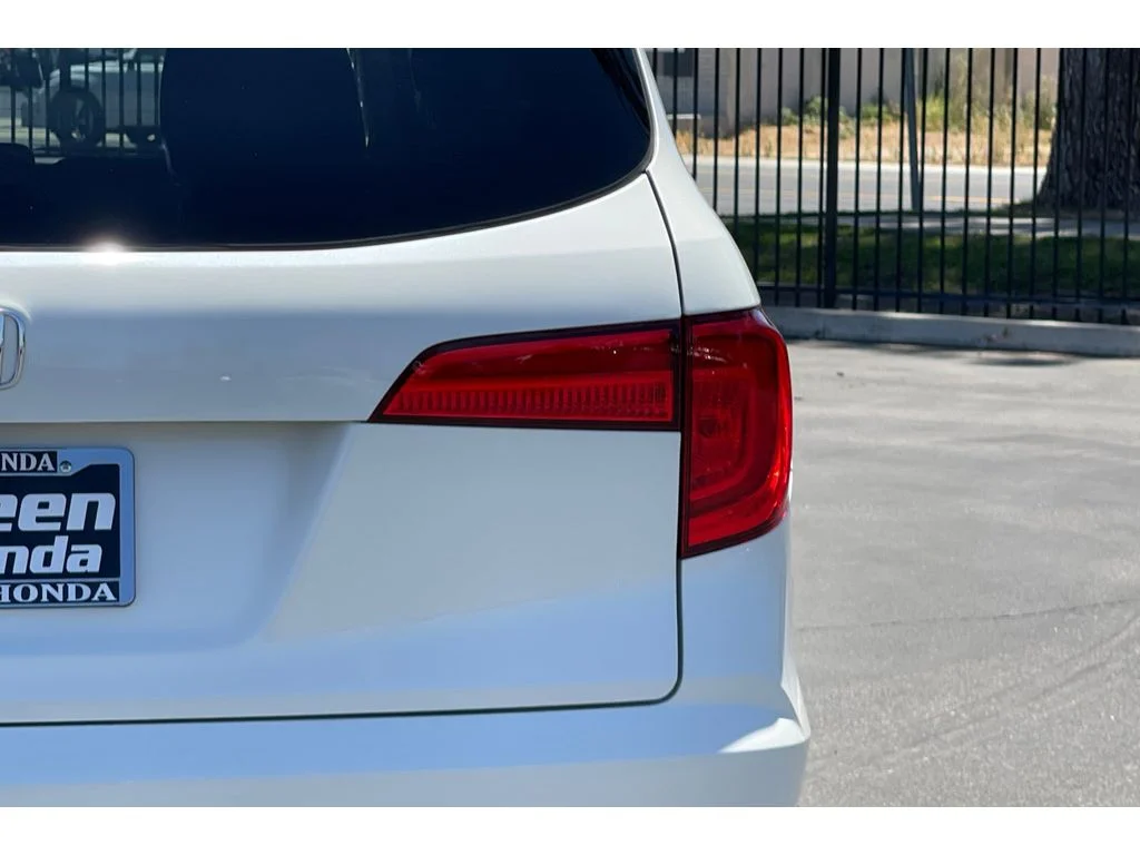 Used 2018 White Diamond Pearl Honda EX image 47