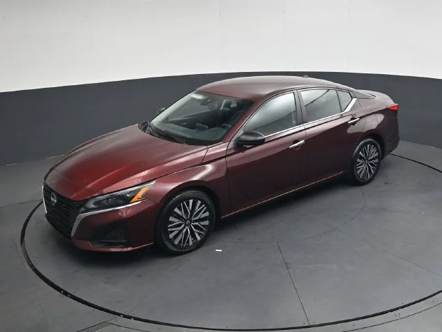 Used 2025 Red Nissan 2.5 SV image 28