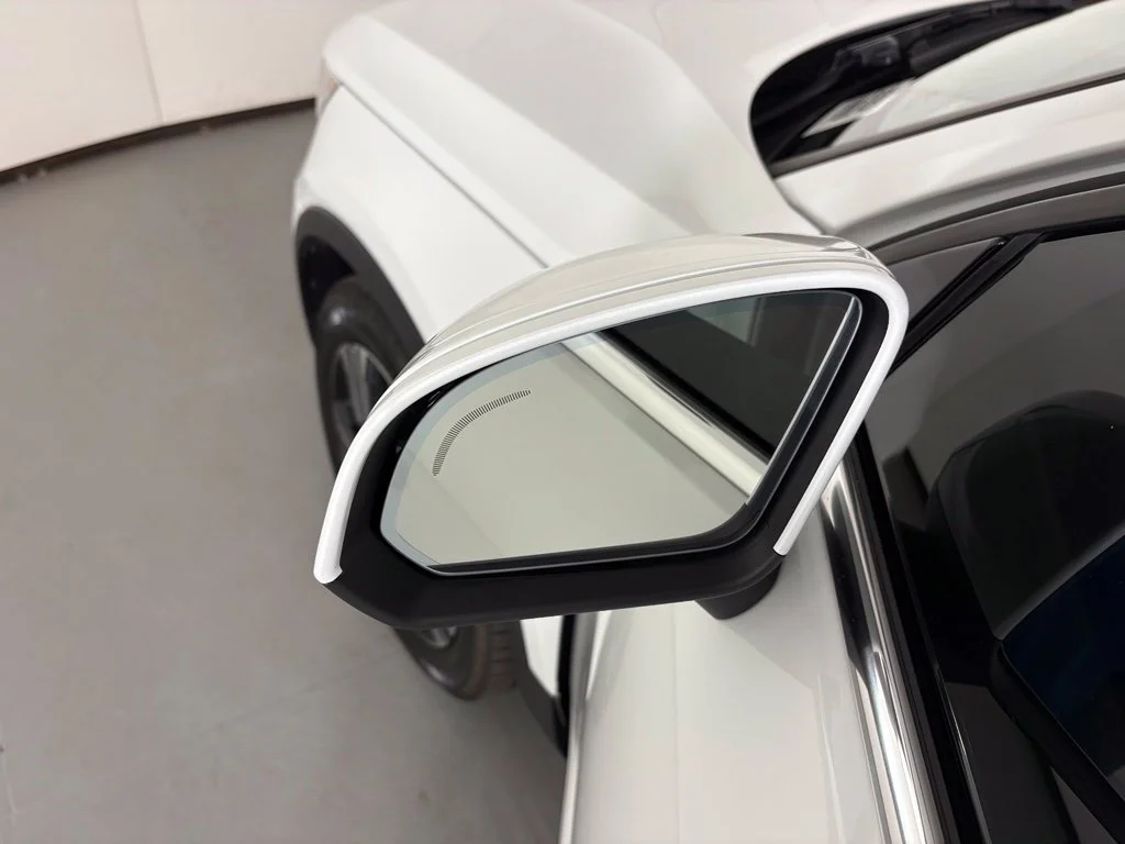 Used 2020 White Volvo T5 Inscription image 12