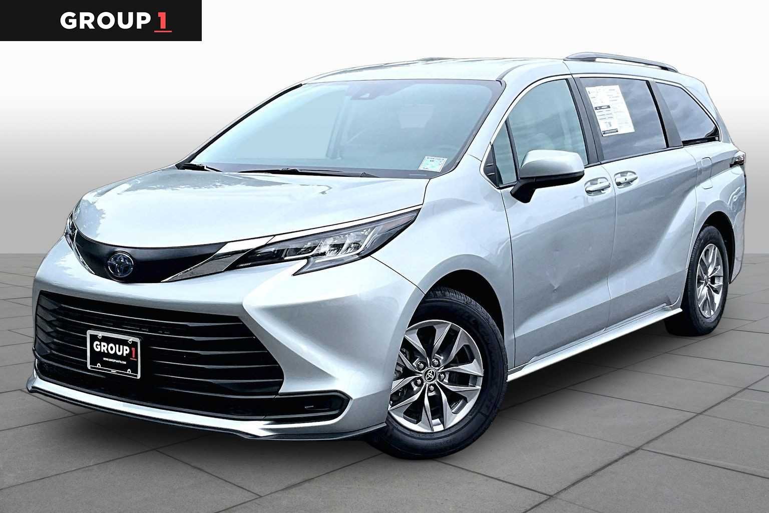 2023 Toyota Sienna LE