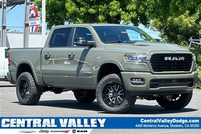 2026 RAM 1500 Laramie 4x4 Crew Cab 5'7's photo