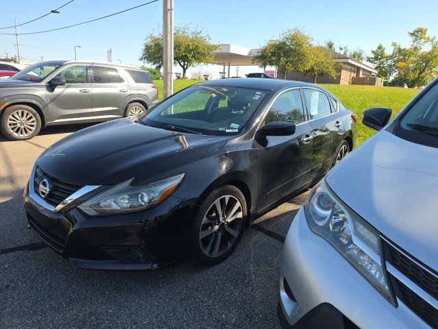 Used 2016 Black Nissan 2.5 SR image 2