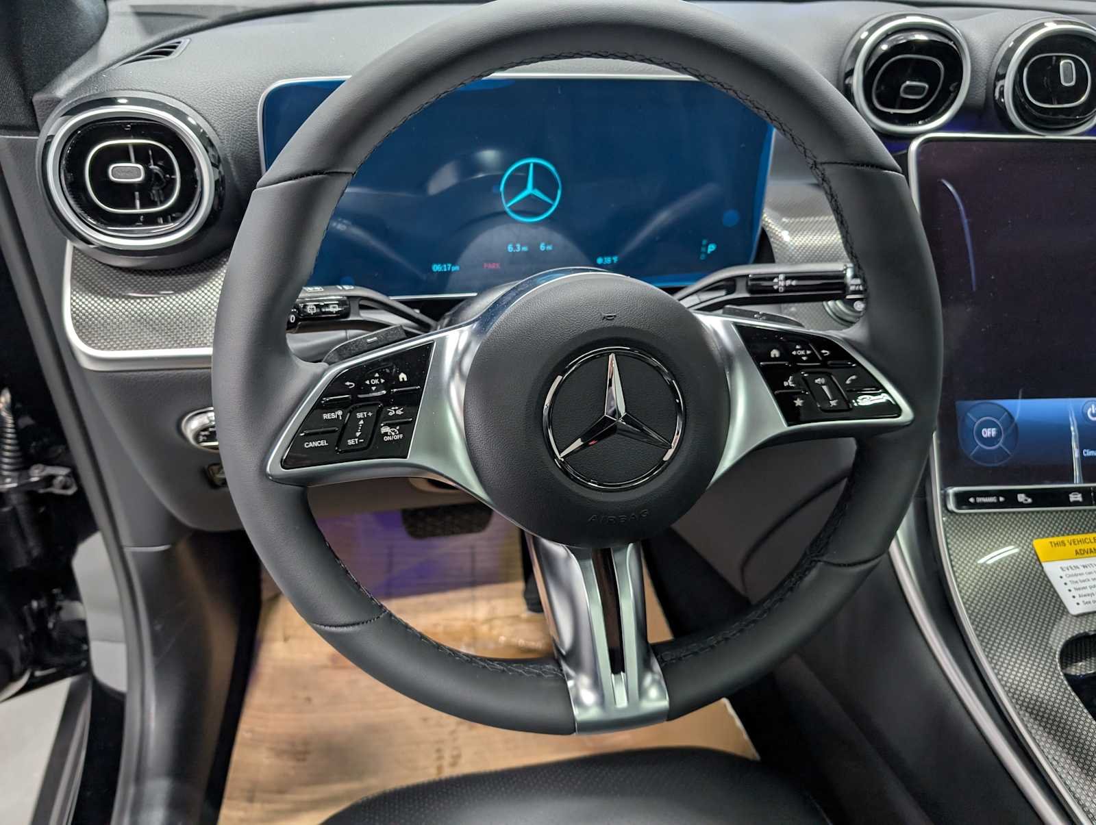 Used 2026 Obsidian Black Metallic Mercedes-Benz GLC 300 image 31