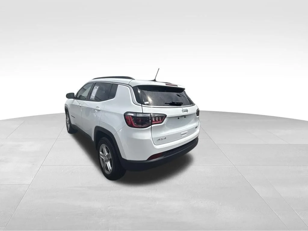 Used 2024 White Jeep Latitude image 5