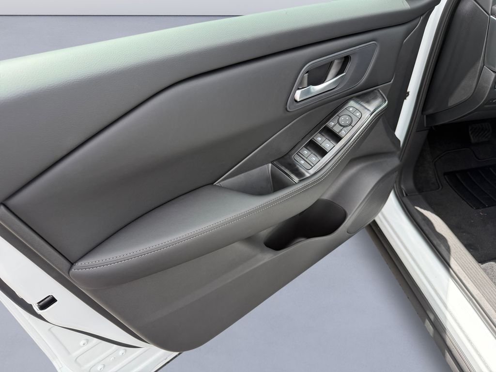 New 2026 Everest White Pearl TriCoat Nissan SV image 9