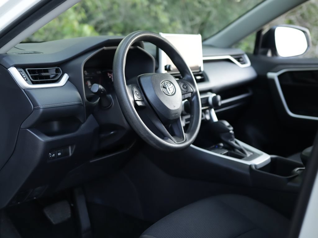 Used 2025 Ice Cap Toyota LE image 9