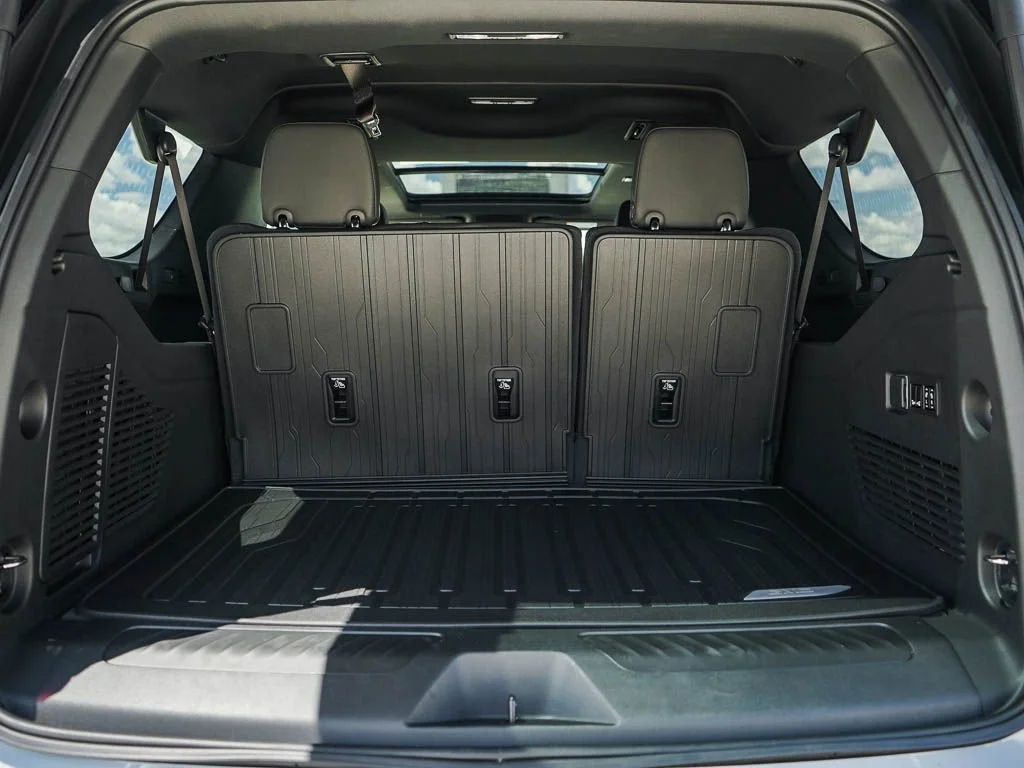 New 2026 Sterling Metallic GMC Elevation image 8