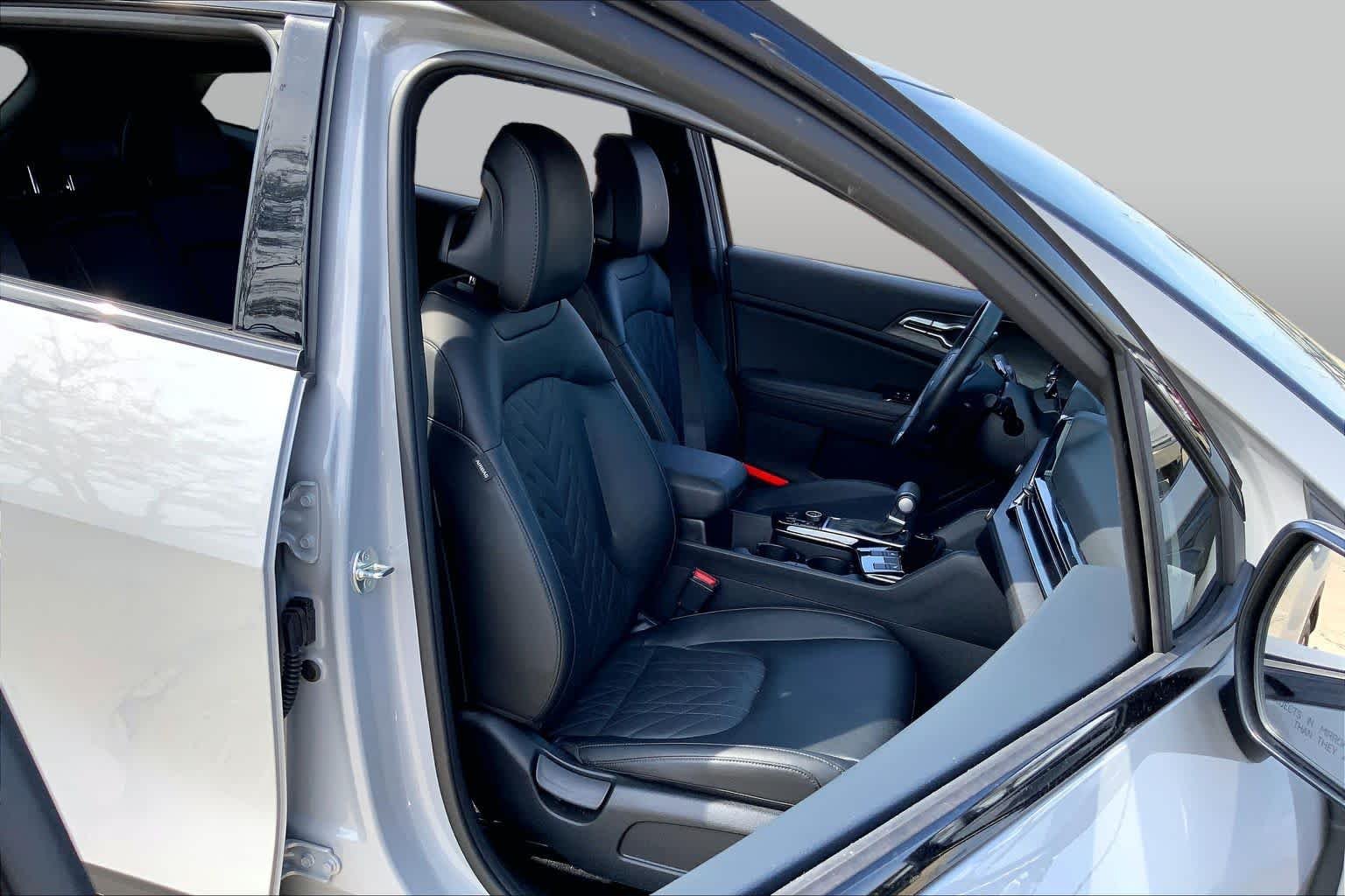 Used 2025 Wolf Gray Kia X-Line image 8