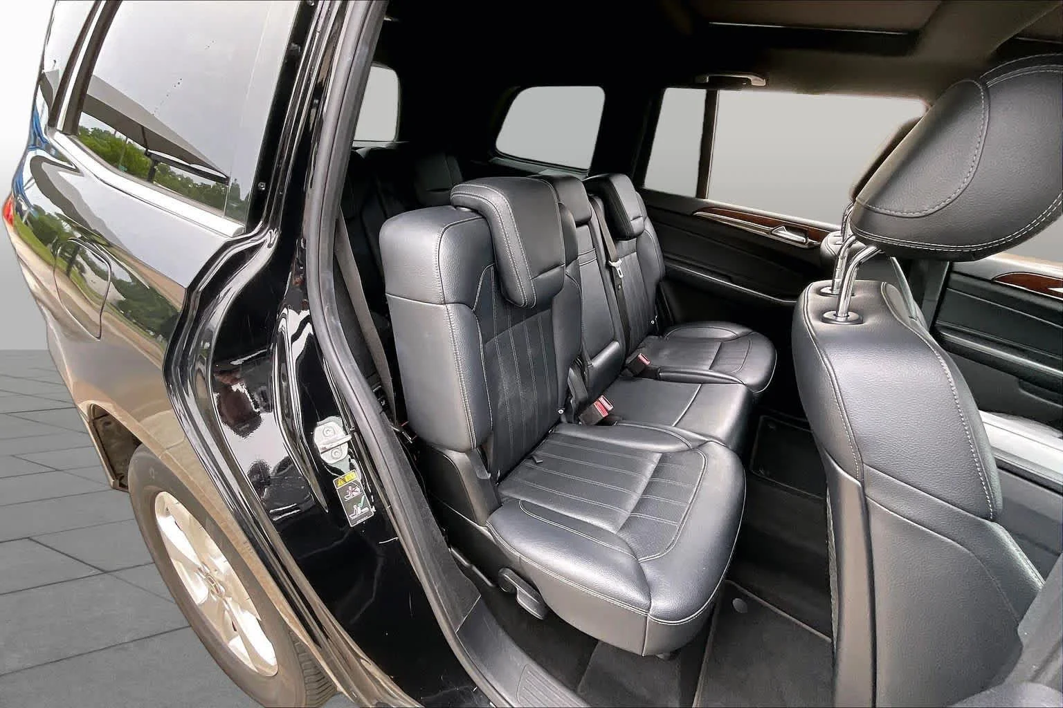 Used 2019 Brilliant Blue Metallic Mercedes-Benz GLS 450 image 19