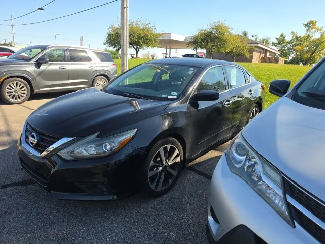 Used 2016 Black Nissan 2.5 SR image 2