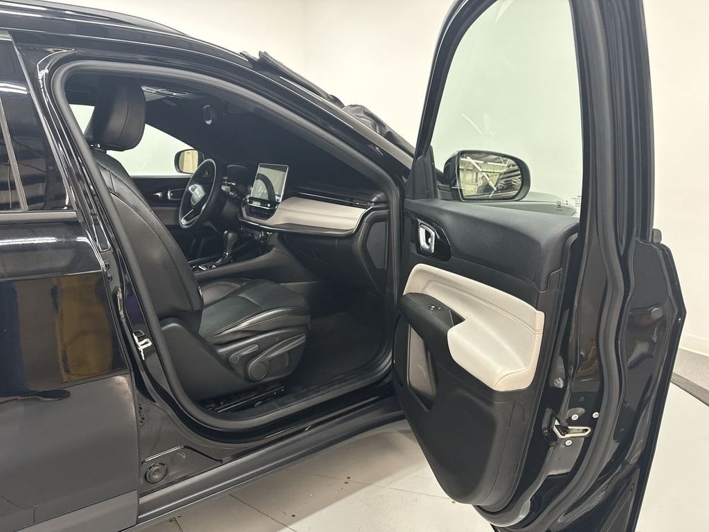 Used 2023 Diamond Black Jeep Limited image 16