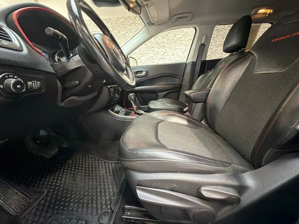 Used 2019 White Clearcoat Jeep Trailhawk image 24