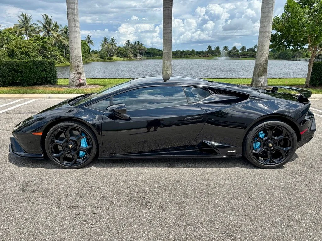 Used 2024 Nero Noctis Metallic Lamborghini  image 10