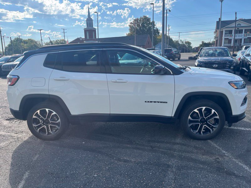 Used 2024 White Jeep Limited image 4