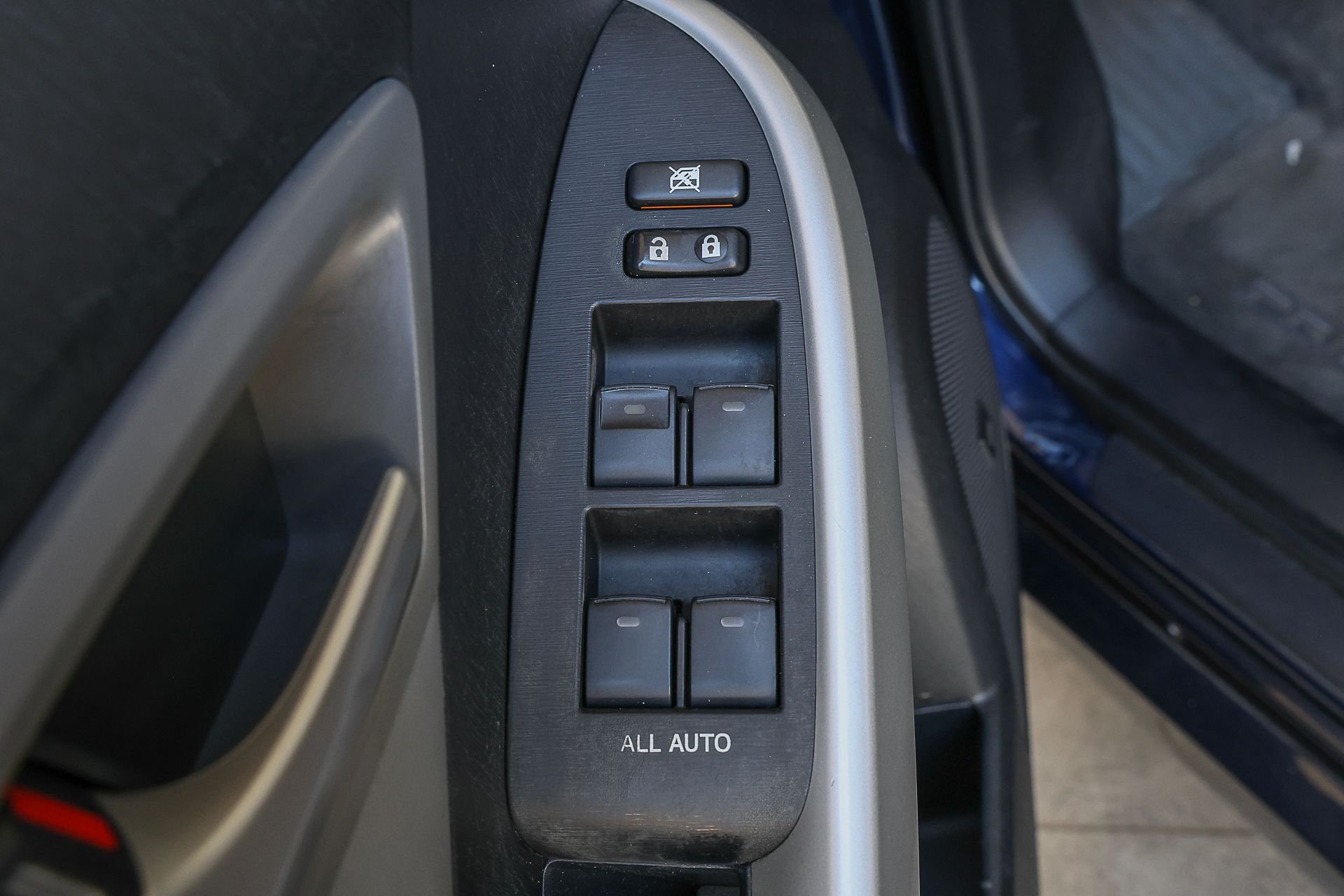 Used 2015 Blue Toyota Four image 26