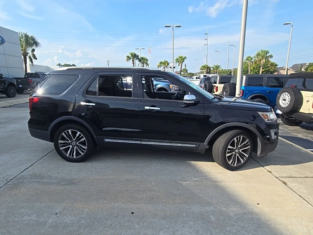 Used 2017 Black Ford Platinum image 2