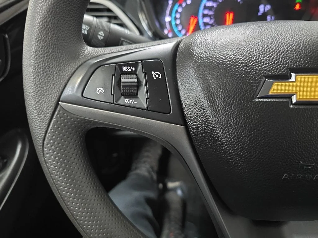 Used 2020 Summit White Chevrolet 1LT image 19