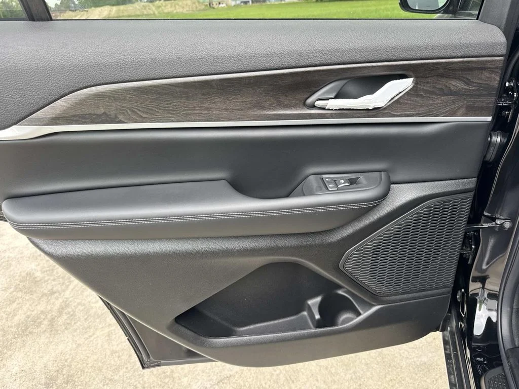 New 2026 Black Jeep Laredo image 29