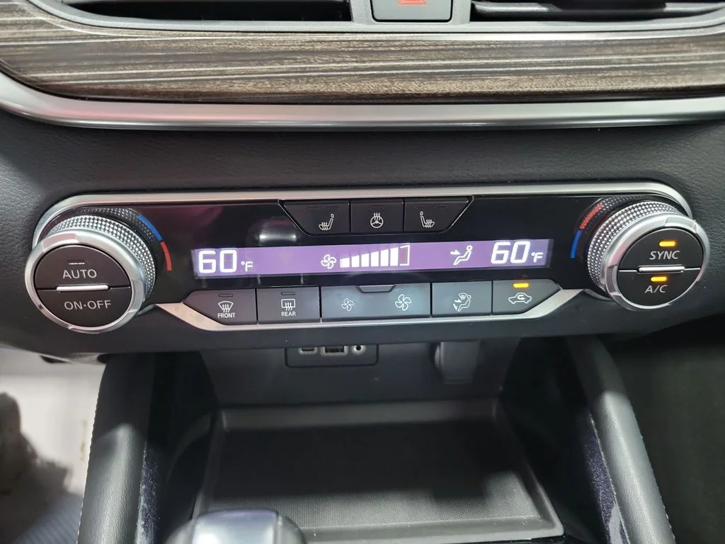 Used 2020 Silver Nissan 2.5 SL image 39