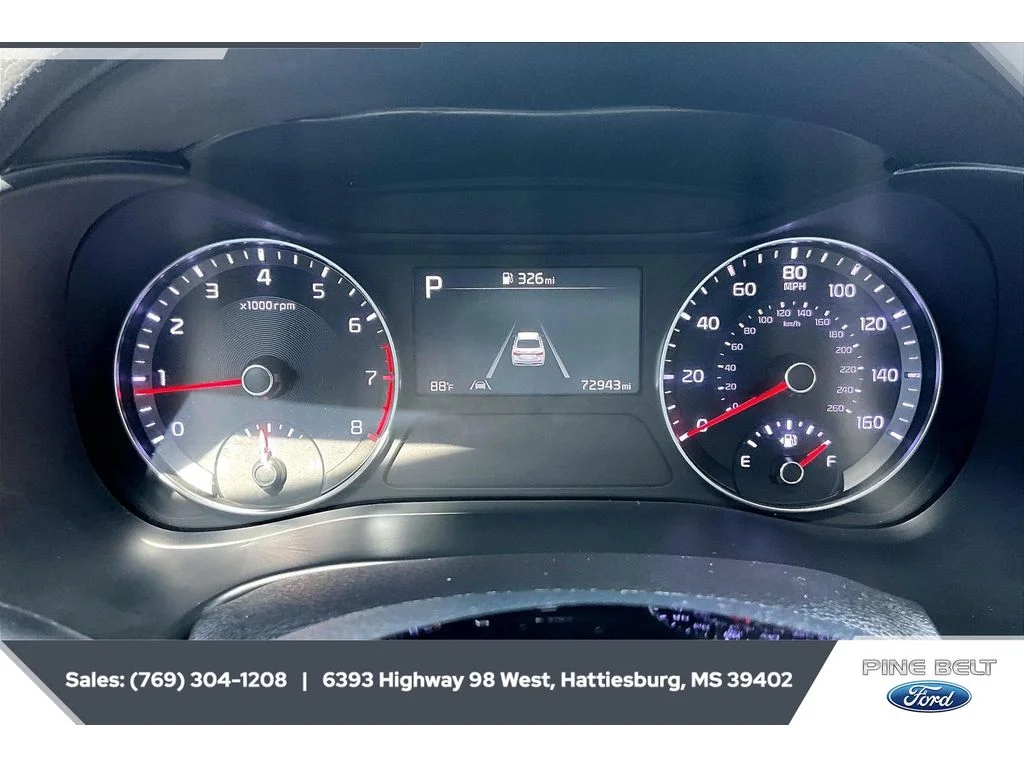 Used 2024 Snow White Pearl Kia LXS image 14