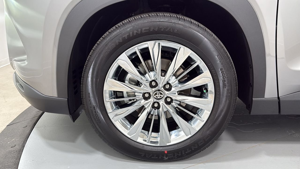 Certified Used 2026  Toyota Platinum image 47