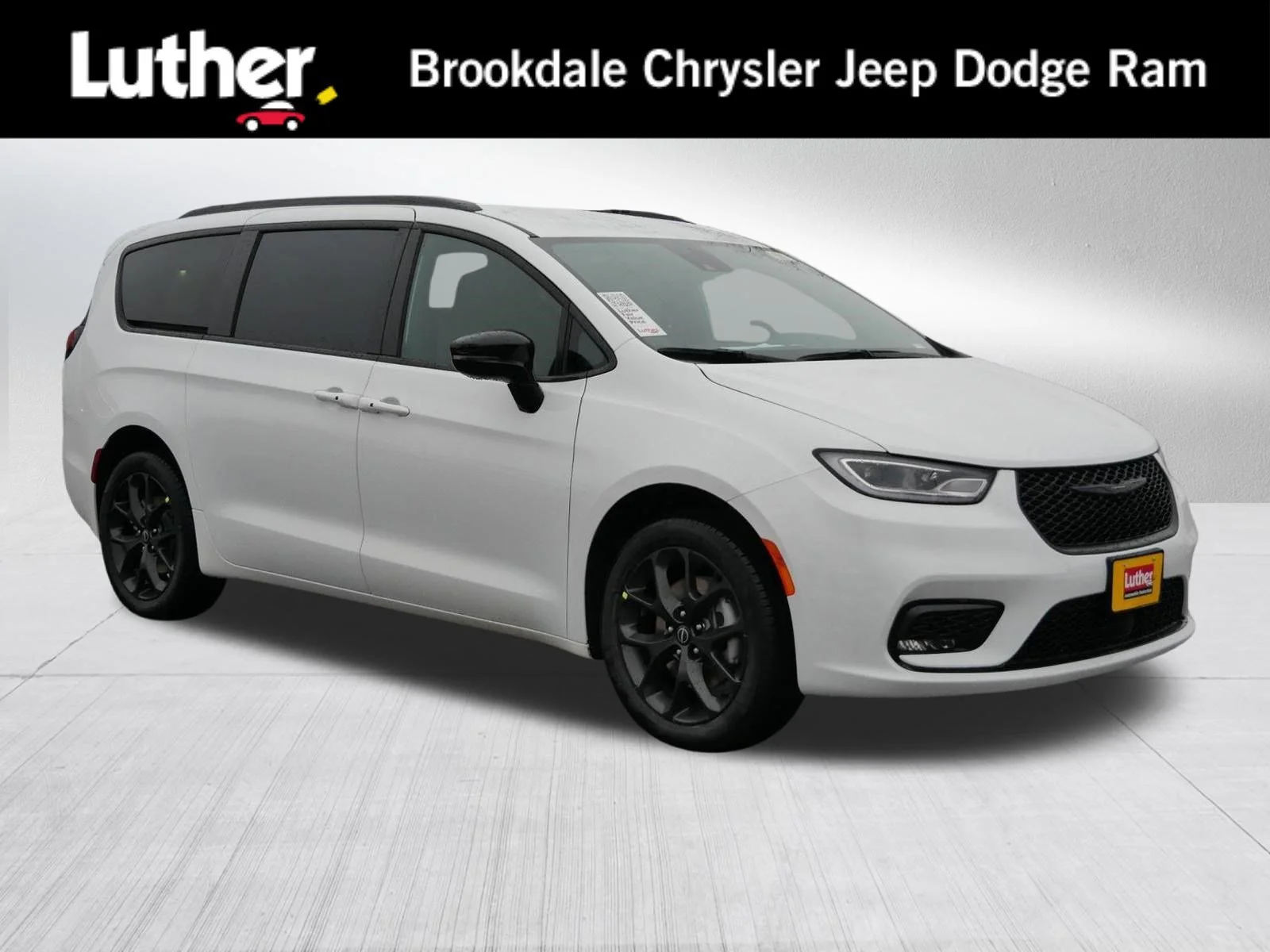 2026 Chrysler Pacifica Select AWD's photo