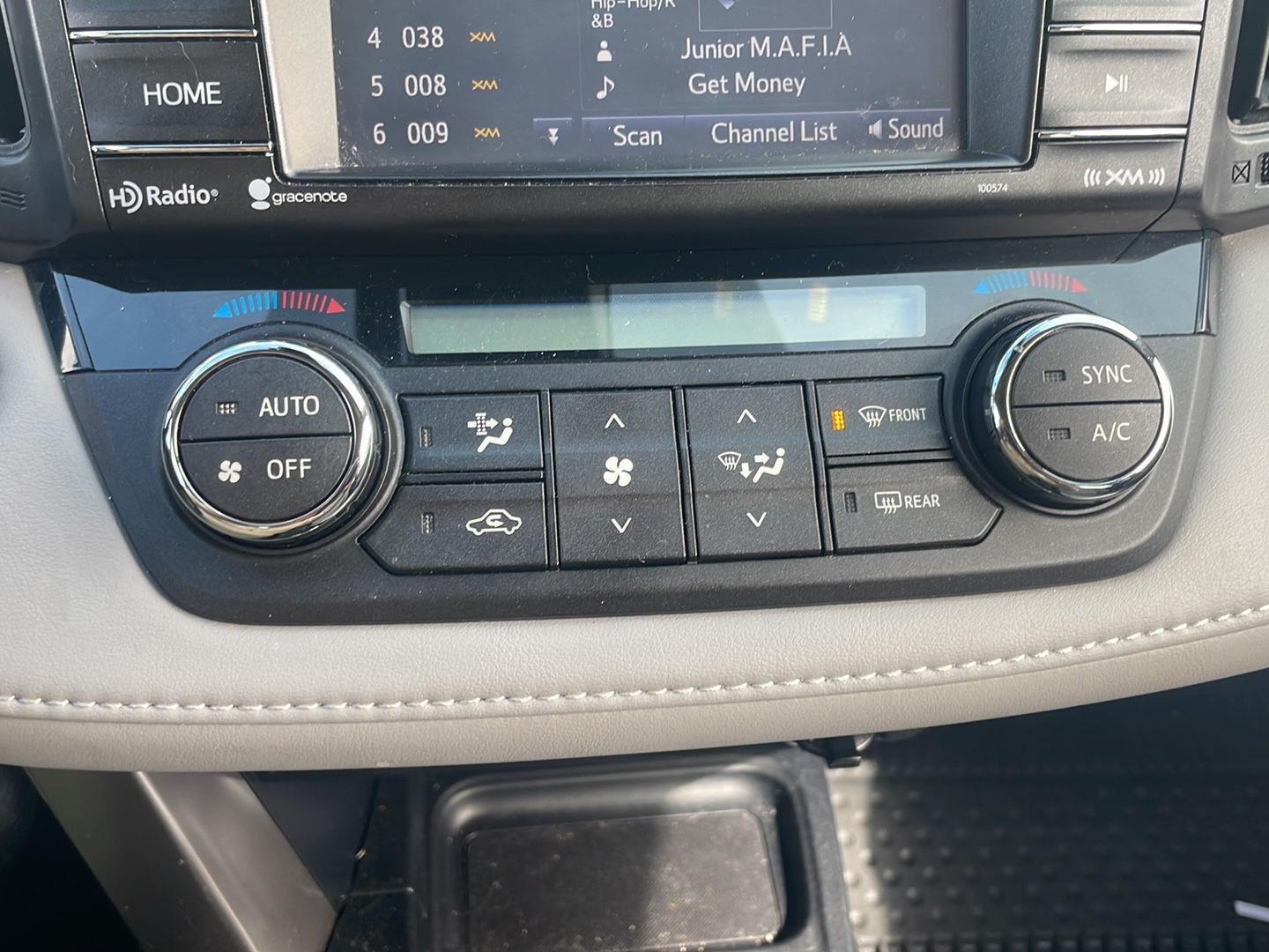 Used 2018 Galactic Aqua Mica Toyota XLE image 5