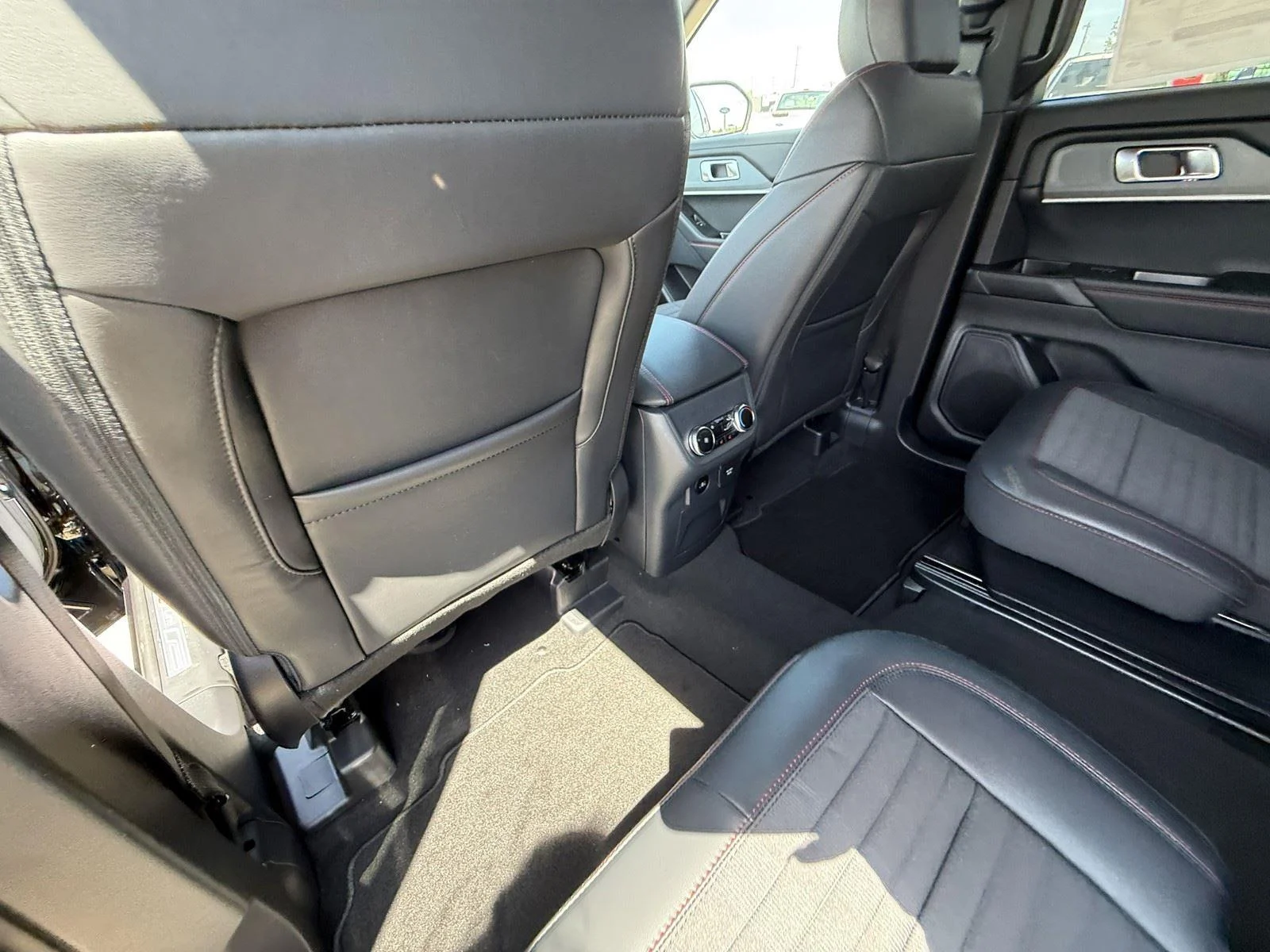 New 2026 Agate Black Metallic Ford ST-Line image 32