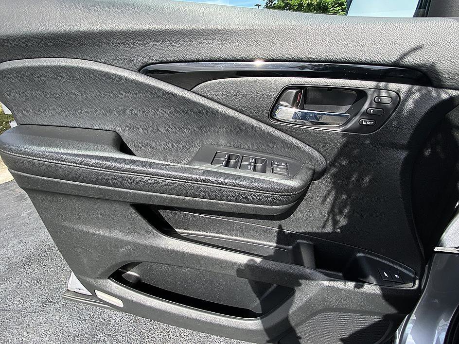 Used 2020 Silver Metallic Honda Elite image 9
