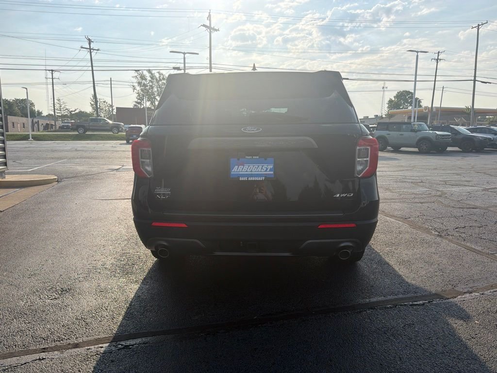 Used 2023 Black Metallic Ford XLT image 6