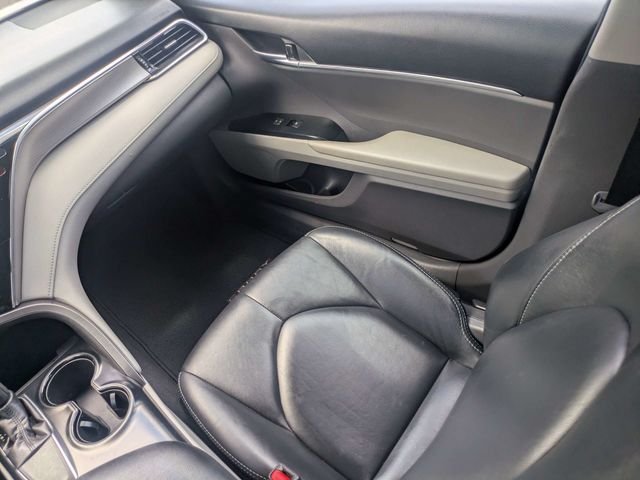 Used 2018 Gray Toyota SE image 16
