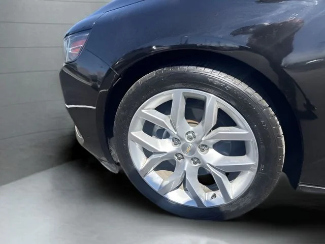 Used 2019 Black Chevrolet Premier image 23