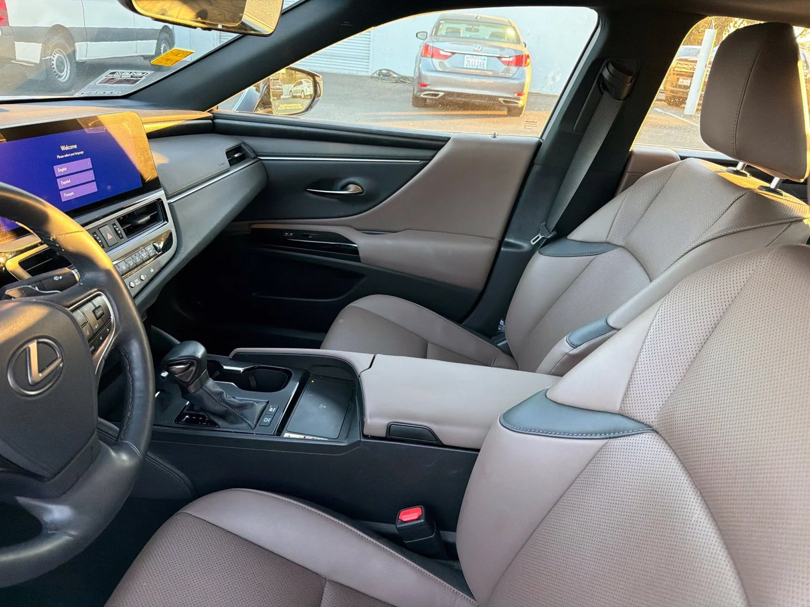Used 2023 White Pearl Lexus 300h image 7